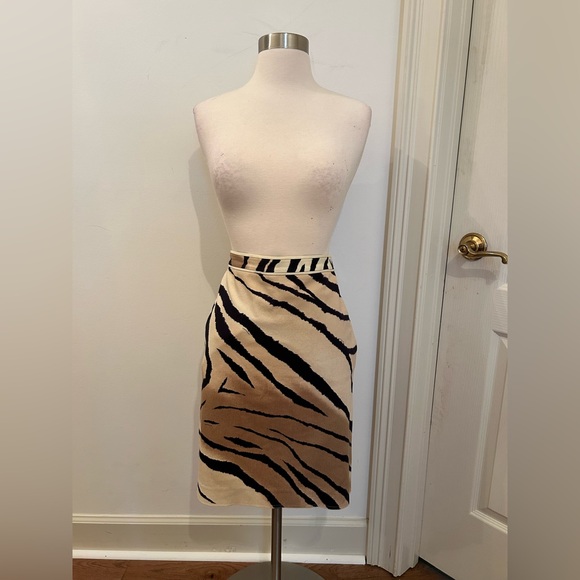 Leonard Paris White and Brown Ombre Tiger Stripe Pencil Skirt